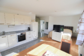 Küche/Schlafen - Neuwertiges Appartement mit hochwertiger Ausstattung und Garten – Nähe Therme Erding