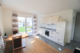 Küche/Essen - Neuwertiges Appartement mit hochwertiger Ausstattung und Garten – Nähe Therme Erding