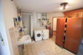 Bad / Waschküche Souterrain - Familienfreundliches Einfamilienhaus in ruhiger Lage mit eingewachsenem Garten und Ausbaureserve