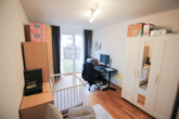 Büro Kinderzimmer - Innenstadtnah | Hochwertige 3-Zi.-EG-Wohnung mit Gartenanteil & überdachter Terrasse | 2 TG-Plätze