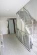 Treppenhaus - Moderne 3-Zimmer-Neubauwohnung mit Balkon, gehobener Ausstattung, Lift und zwei Tiefgaragenplätzen