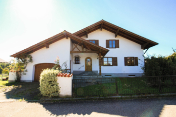 Ihr neues Zuhause: Einfamilienhaus mit großem Grundstück und vielseitigen Möglichkeiten, 94419 Reisbach, Einfamilienhaus