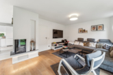 Wohnzimmer - Durchdacht bis ins Detail: familienfreundlich geplant, hochwertige Ausstattung, viel Platz zum Leben