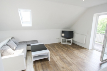 Möbliertes 1-Zimmer-Appartement in Langenpreising nahe Flughafen!, 85465 Langenpreising, Dachgeschosswohnung