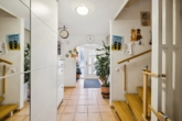 Flur - Modernisiertes Reihenmittelhaus mit Familiengrundriss in ruhiger Lage – Einziehen und wohlfühlen